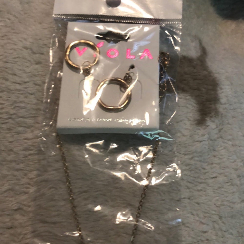 Long necklace - Picture 2 of 2
